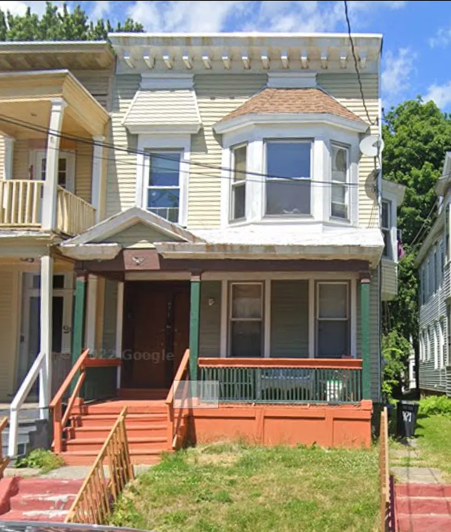 Beautiful 4 bedroom, 1 Bath — Photo 1