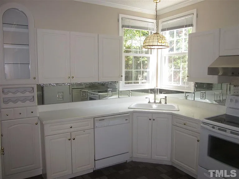 3407 Shady Creek Dr — Photo 8