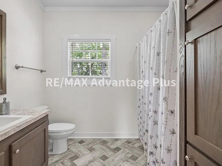 1407 Paradise Rd — Photo 28