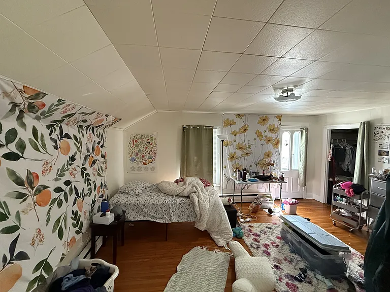 322 N Plain St — Photo 1