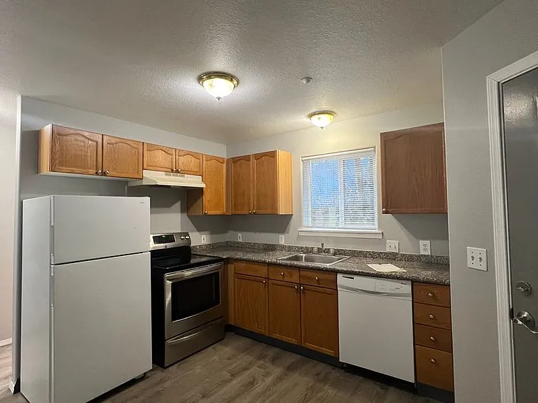 Ascot Place Apartments — Photo 3