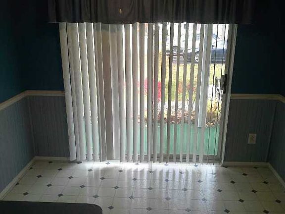 3rd image of 3710 Lakepointe Dr