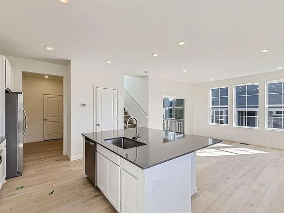 4th image of 8982 Wintertide Ct