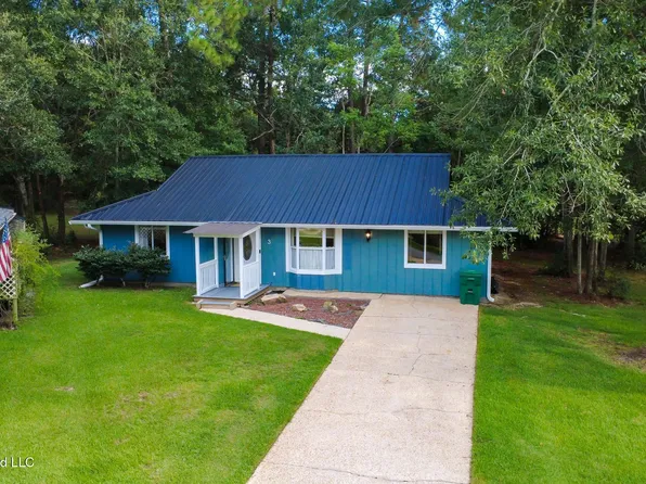3 Quail Creek Dr, Diamondhead, MS 39525