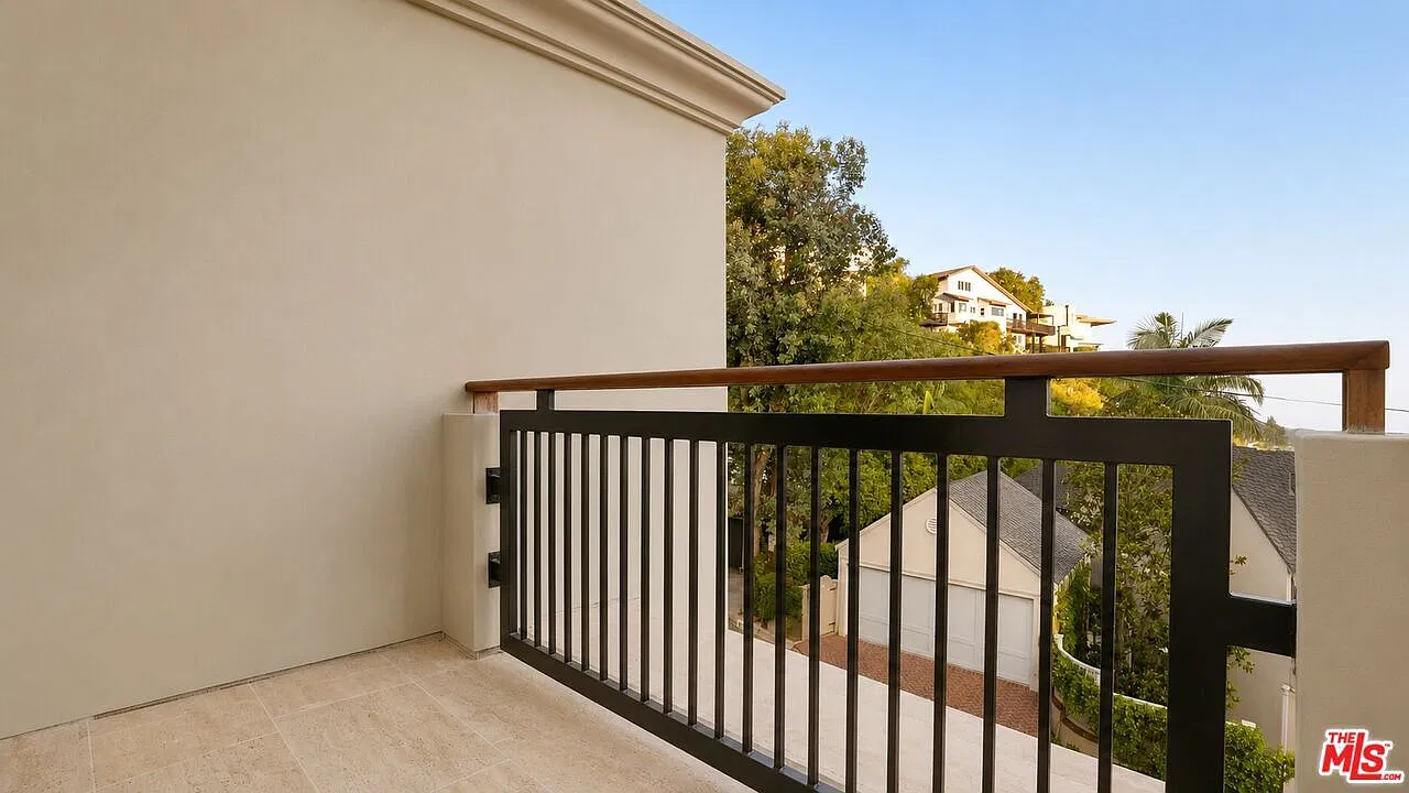 8721 Sunset Plaza Terrace - 1 — Photo 4