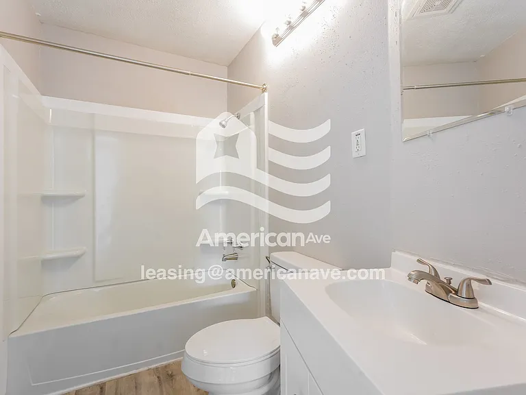 1793949_013_wm_-_bathroom_13574660.jpg