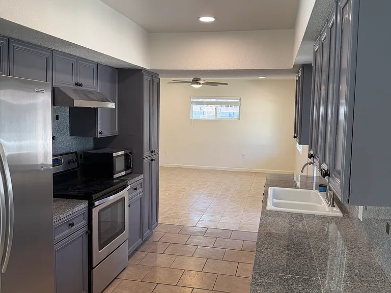 1442 E Diamond St #2 — Photo 11