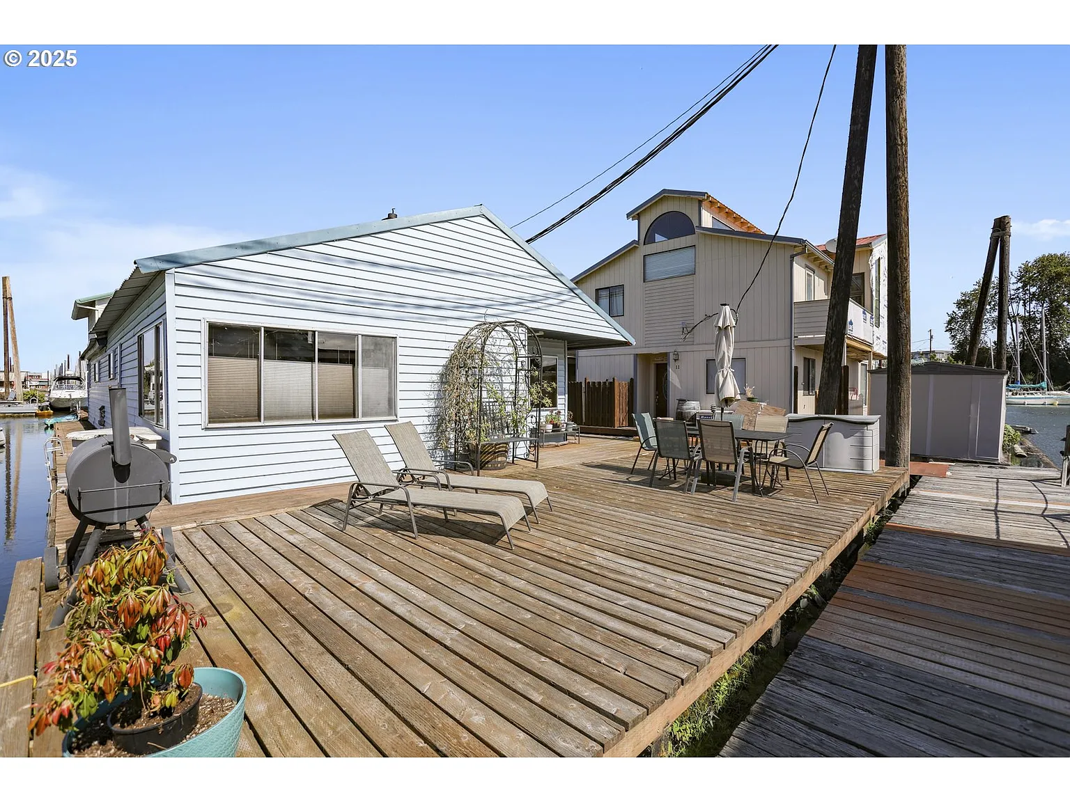 331 NE Bridgeton Rd Slip 7 photo 1