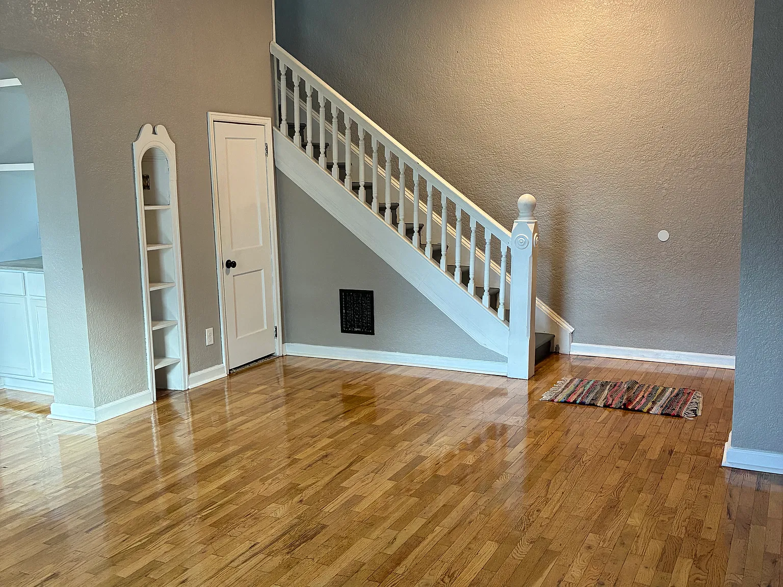 3 bed, 1.5 bath, 1496 sqft, $1,250 — Photo 2