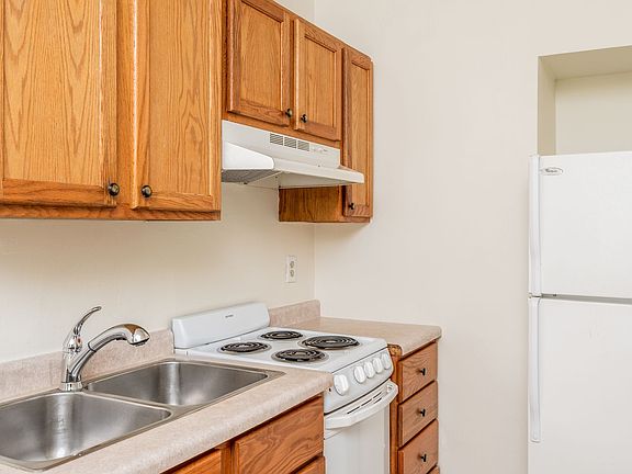 4th image of 1000 W Franklin Ave #300