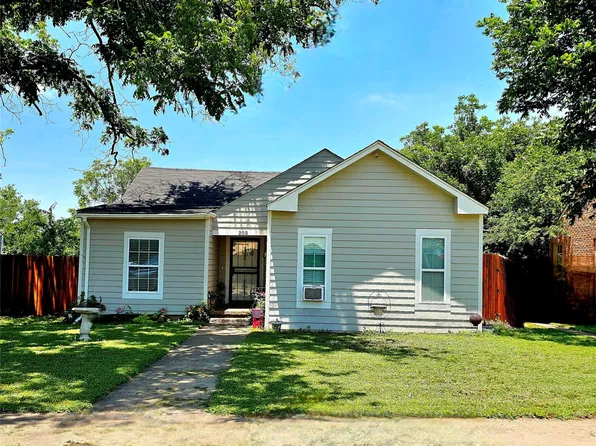 203 Hollywood St, Coleman, TX 76834