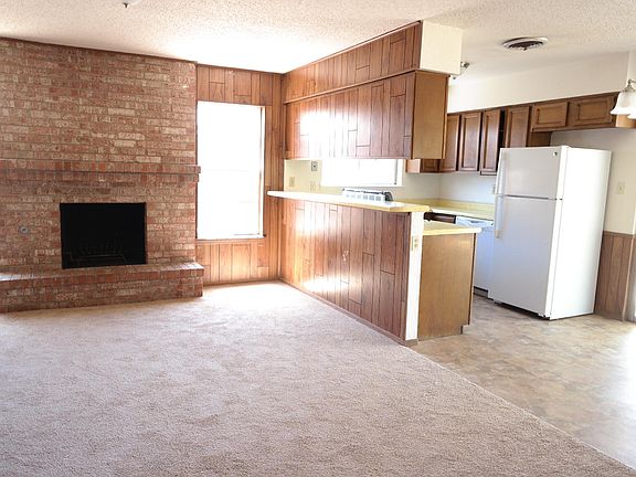 4th image of 10705 Fort Worth St