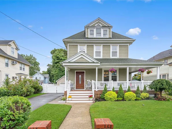 34 Earle Avenue, Lynbrook, NY 11563