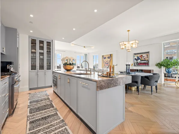 250 East 21st Street image 5 of 24