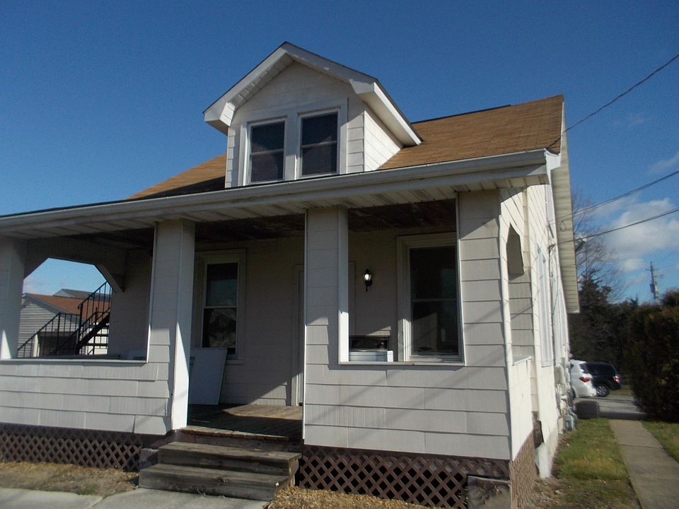 Exterior photo of house