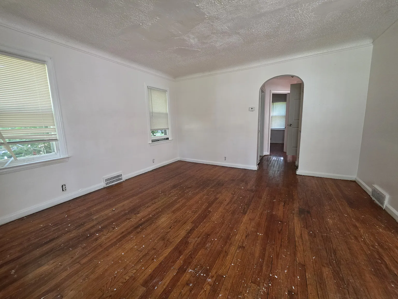 3 bed, 1100 sqft, $1,350 — Photo 4