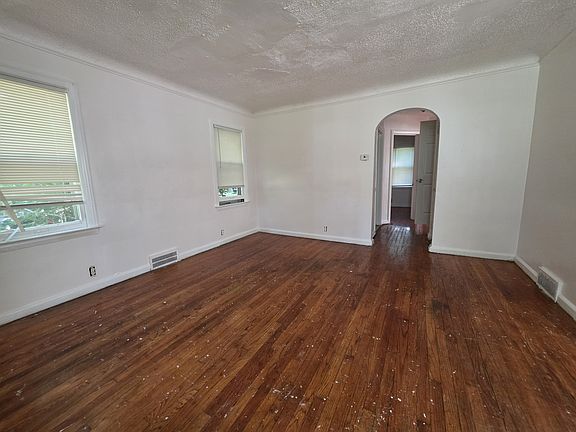 4th image of 17290 Chapel St