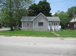 313 S 2nd St, Cissna Park, IL 60924