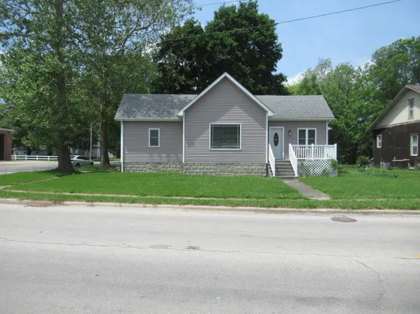 313 S 2nd St, Cissna Park, IL 60924