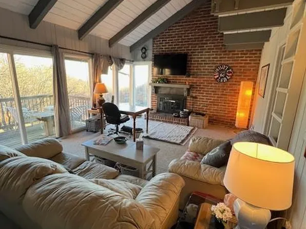 82 Doe Highlands Dr, Hillsville, VA 24343