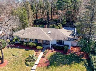 48 Oakside Rd, Smithtown, NY 11787