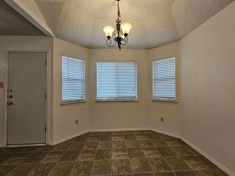 5101 Glennwood Dr — Photo 4