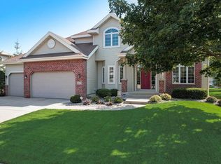 627 N Meadowbrook Ln, Waunakee, WI 53597