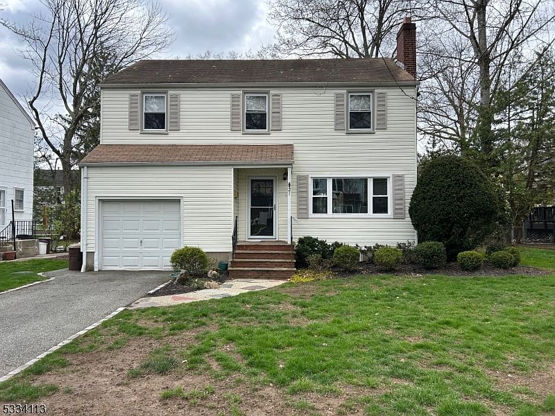1st image of 21 Lexington Dr