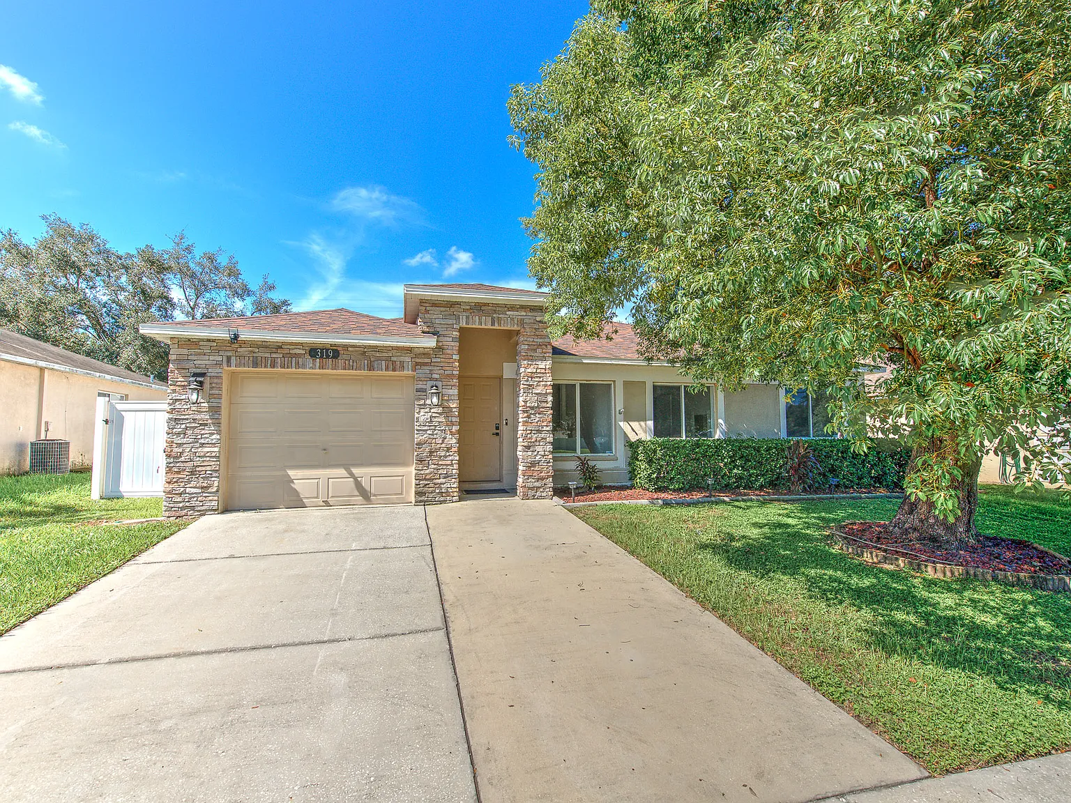 3 bed, 1112 sqft, $2,000 — Photo 1