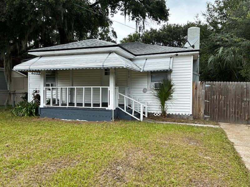 1st image of 579 Chestnut Dr #1