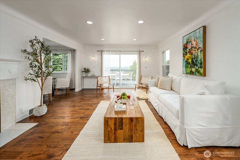 4th image of 5018 28th Avenue S