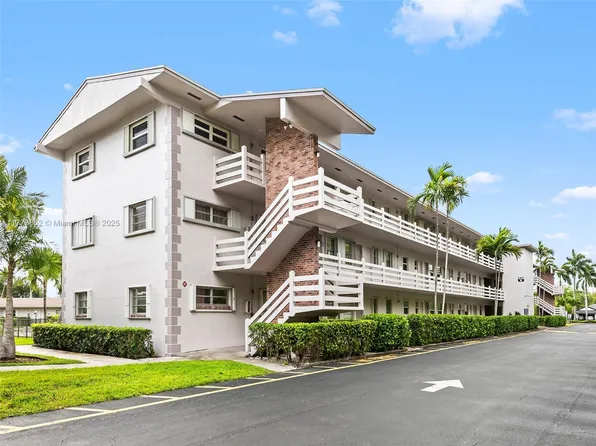 700 Layne Blvd APT 221, Hallandale, FL 33009