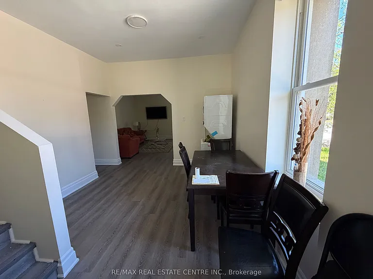 8 Brock St — Photo 7