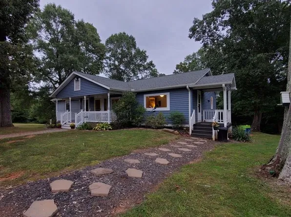 1266 Overton Rd, Victoria, VA 23974