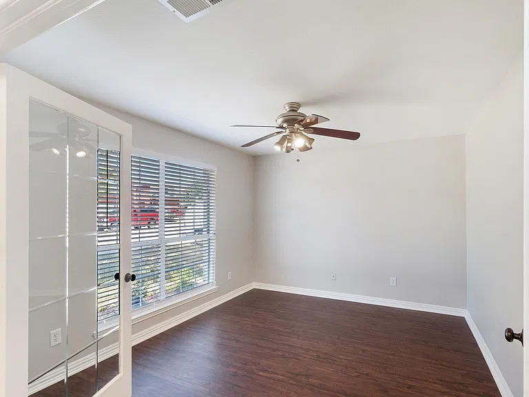 4729 Woodhaven Ln — Photo 9