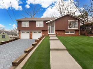 97 Heights Rd, Paramus, NJ 07652