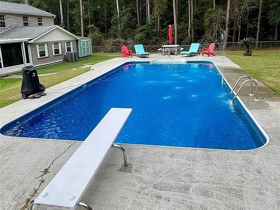 5th image of 1375 Forest Lake Dr