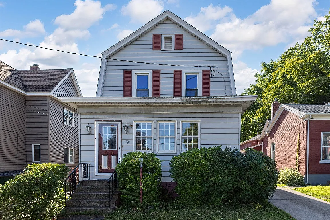 78 S Lake St photo 1