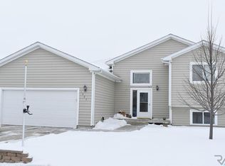 1405 W Meadowbrook Trl, Brandon, SD 57005