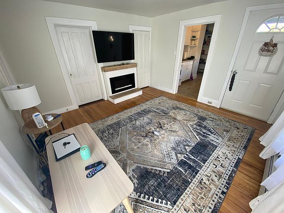2nd image of 105 George St #2
