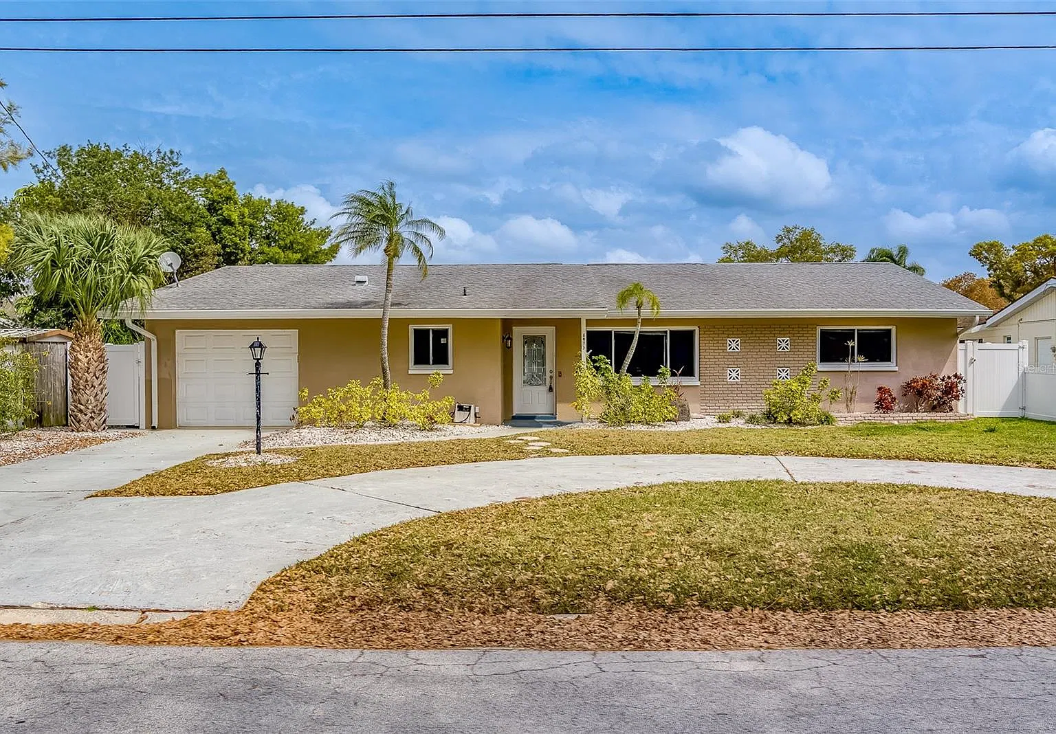 3 bed 2 bath pool home — Photo 1