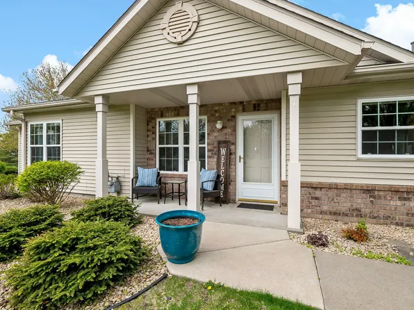 189 Wedgewood Dr, Saint Paul, MN 55115