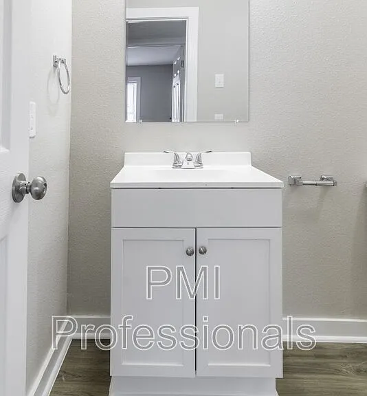 136 Kingsridge Dr — Photo 12