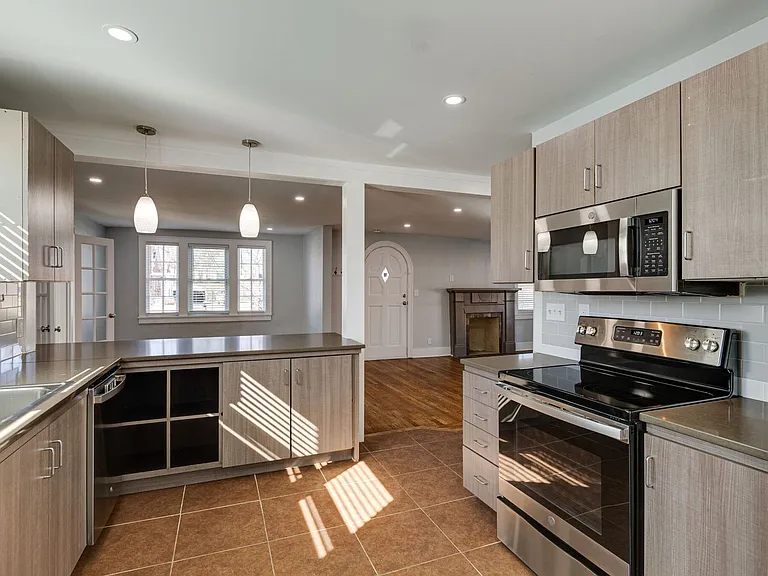 819 E Meade Ave — Photo 10