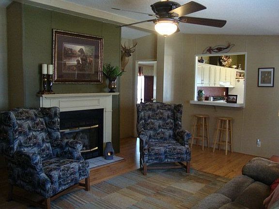 4th image of 850 Strawberry Ln