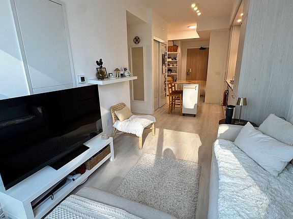 2nd image of 15 Mercer St #2915