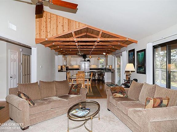 3rd image of 12526 Lake Wildwood Dr