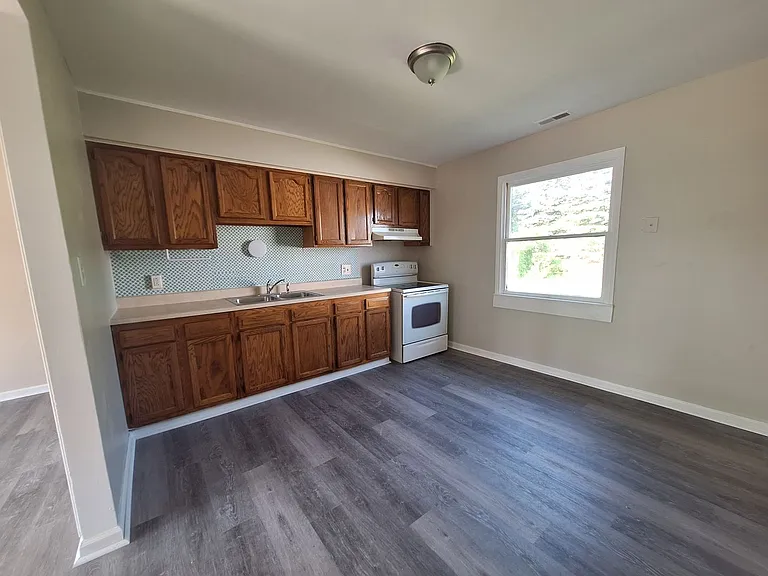 26530 Hayes Rd — Photo 6