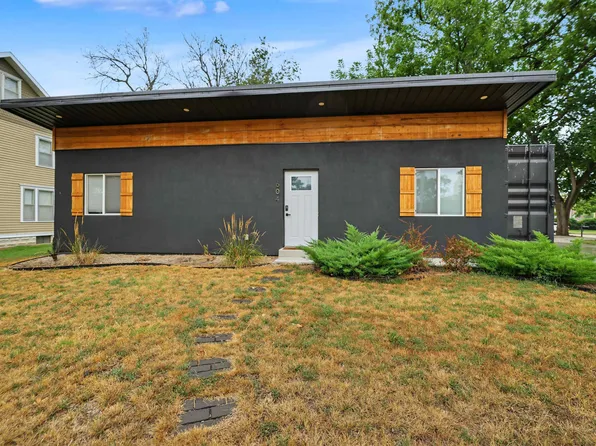 604 N Main St, Lindsborg, KS 67456