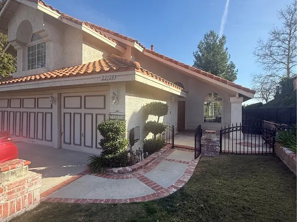 22120 Grovepark Dr, Santa Clarita, CA 91350